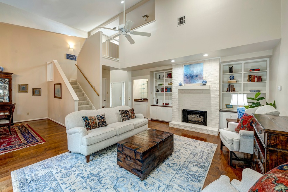 10133 Valley Forge Dr unit 36, Houston, TX 77042 - photo 1