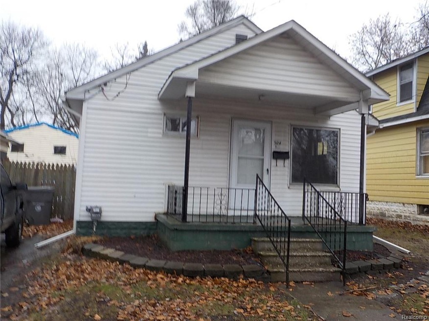 924 Huron St, Flint, MI 48507 - photo 1