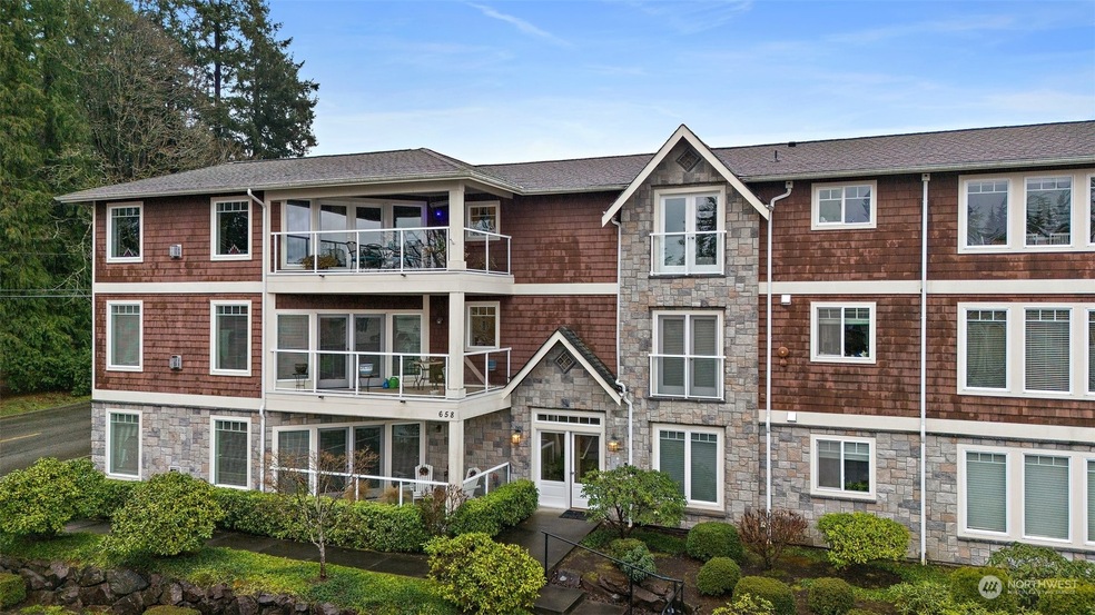 658 Glen St unit 102, Edmonds, WA 98020 - photo 1