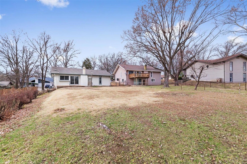 Great yard, backing to common ground