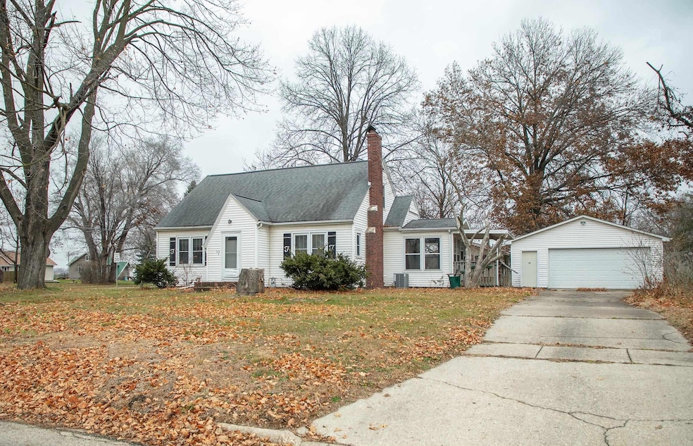 133 E End Ave, Evansdale, IA 50707 - photo 1