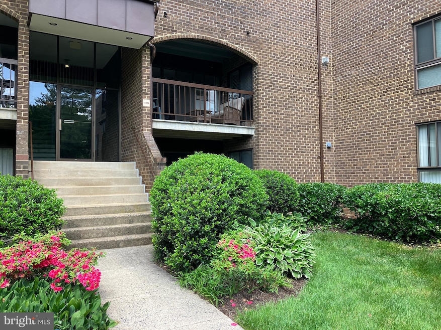 Chestnut Grove Condominiums unit 11204-108, Reston, VA 20190 - photo 1