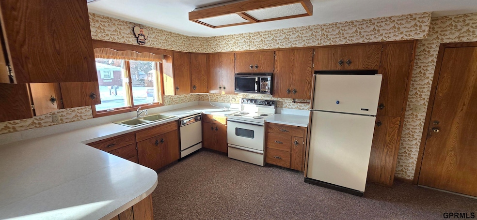 134 N Linden St, Dodge, NE 68633 - photo 1