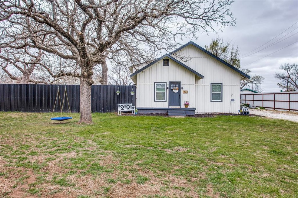 112 S Agnew St, Boyd, TX 76023 - photo 1