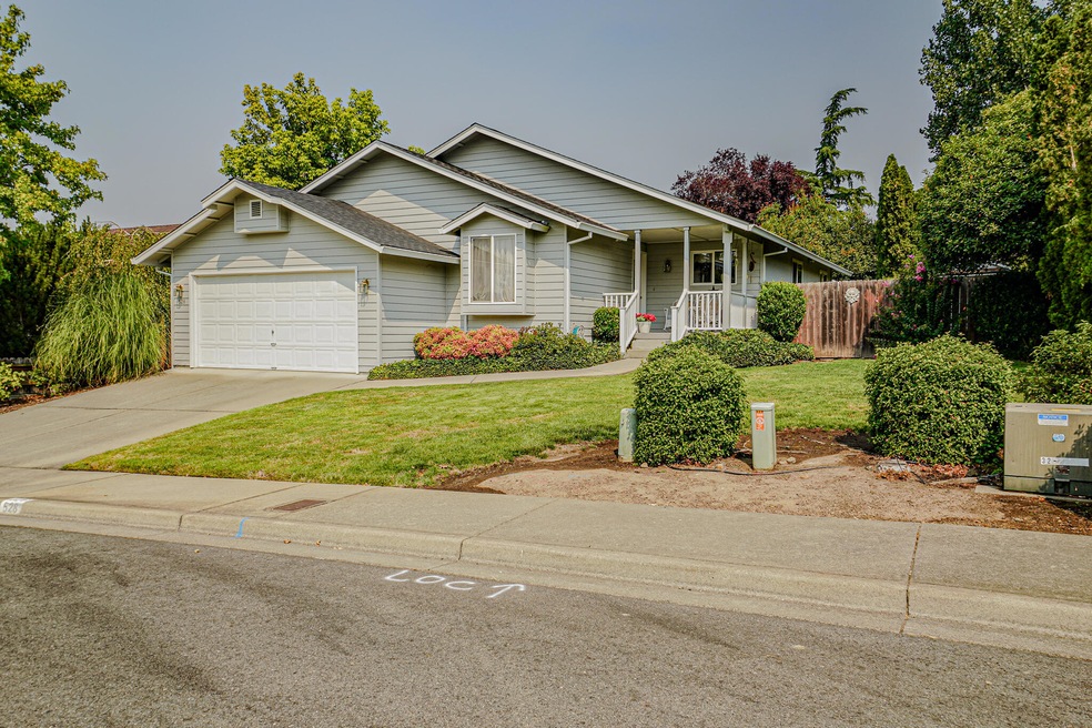 528 NW Buddy Ln, Grants Pass, OR 97526 - photo 1