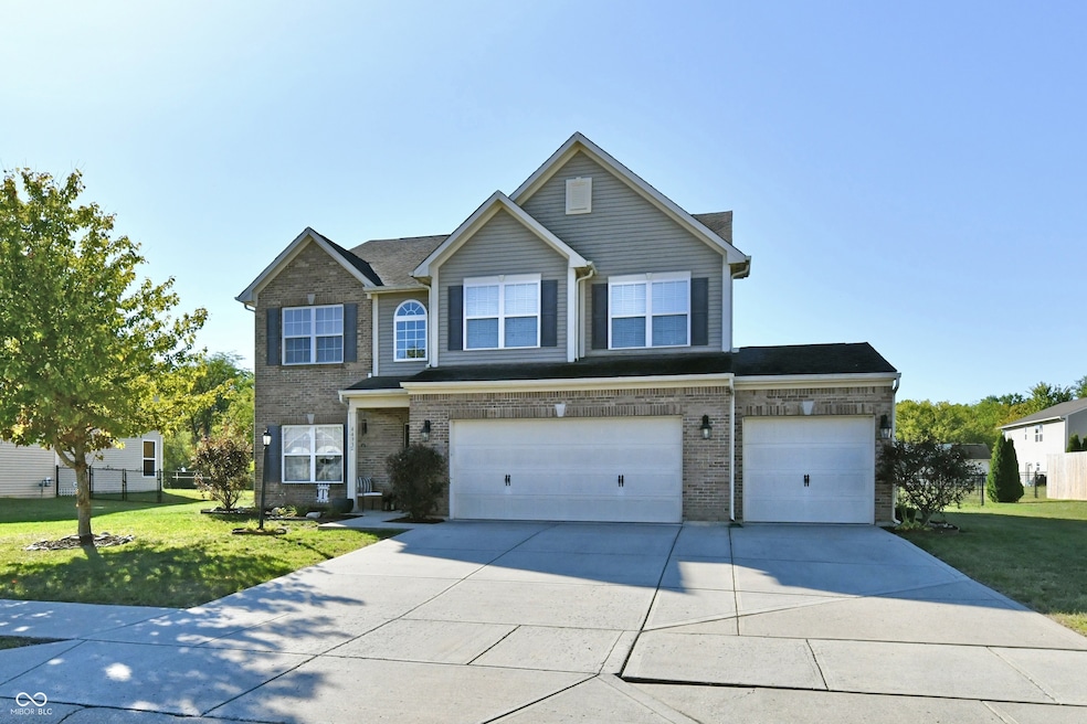 Pending $399,990 • Co-Listing Agent