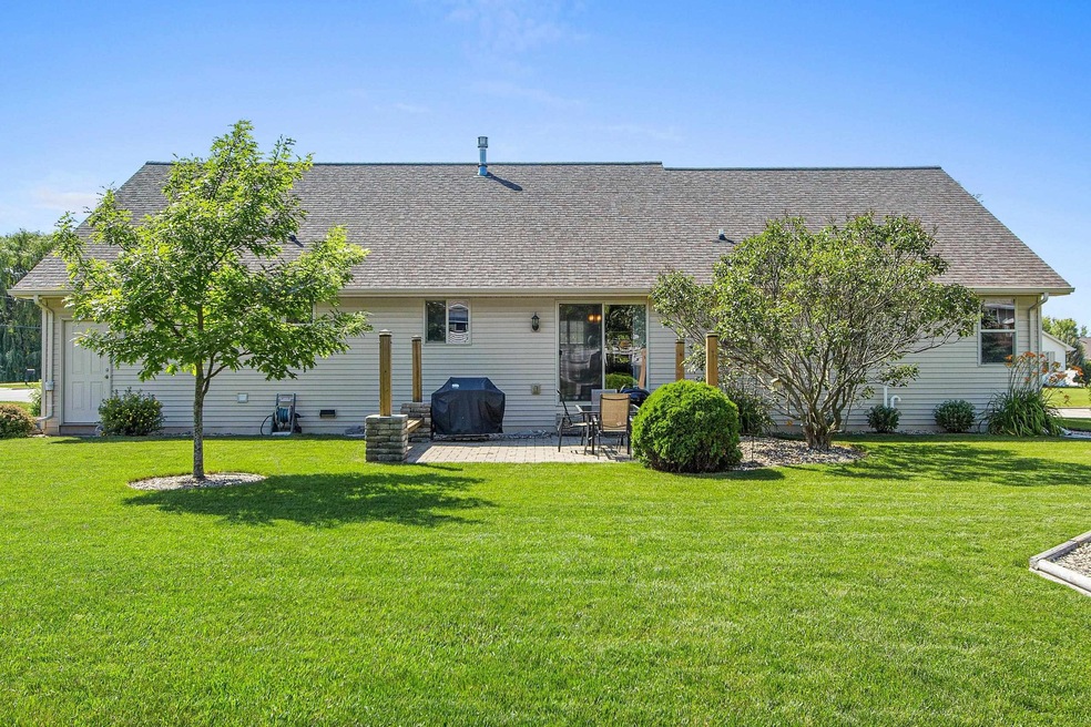 3940 Wright Cir, de Pere, WI 54115 - photo 1