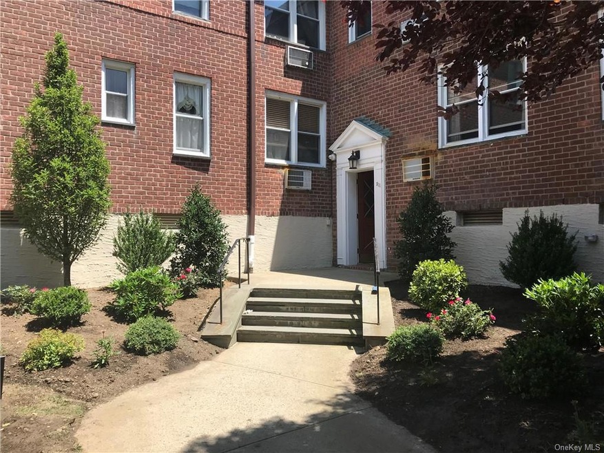 311 Palmer Terrace unit 2C, Mamaroneck, NY 10543 - photo 1
