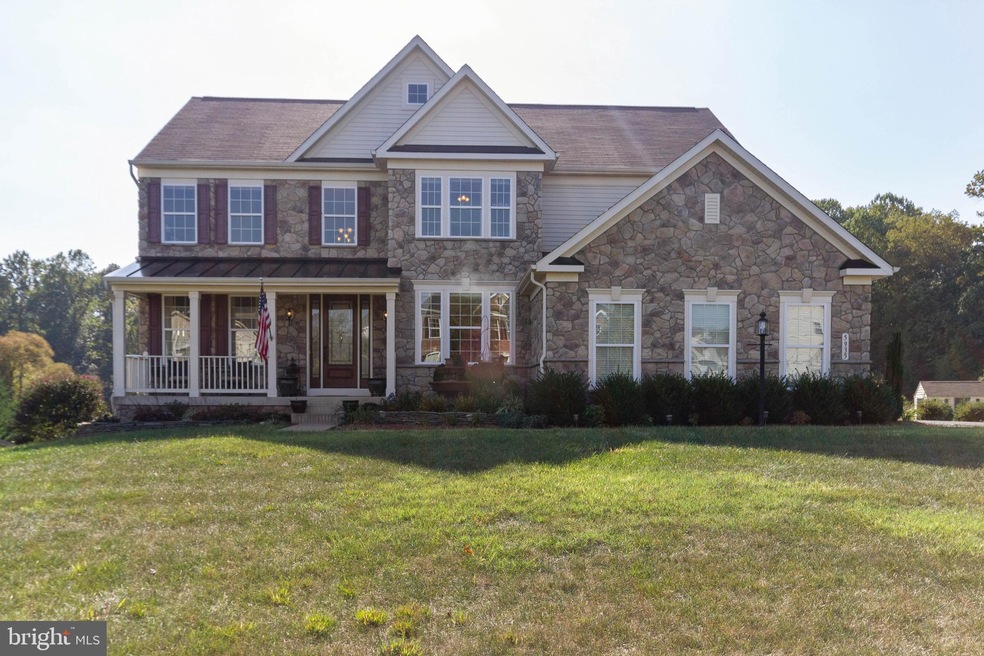 5935 Hunter Crest Rd, Woodbridge, VA 22193 - photo 1