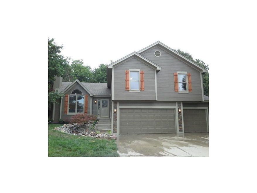 Beautifully Updated Home ~ Loads of Room