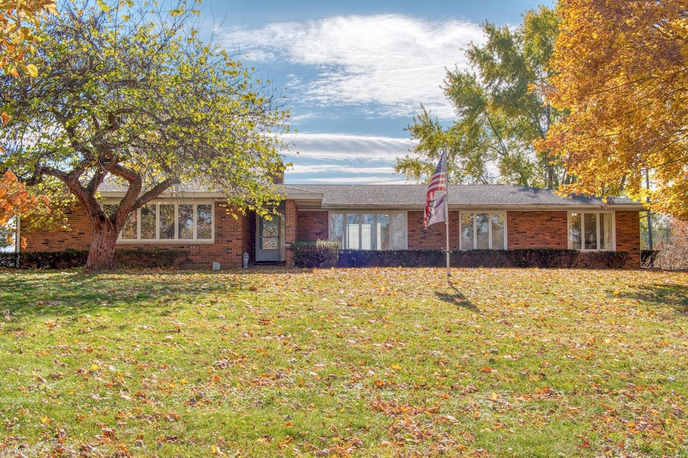 1932 E Hibbard Rd, Owosso, MI 48867 - photo 1