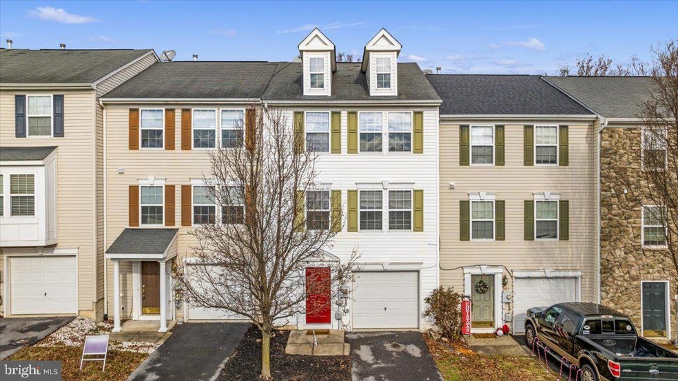 319 Scarboro Dr, Bunker Hill, WV 25413 - photo 1