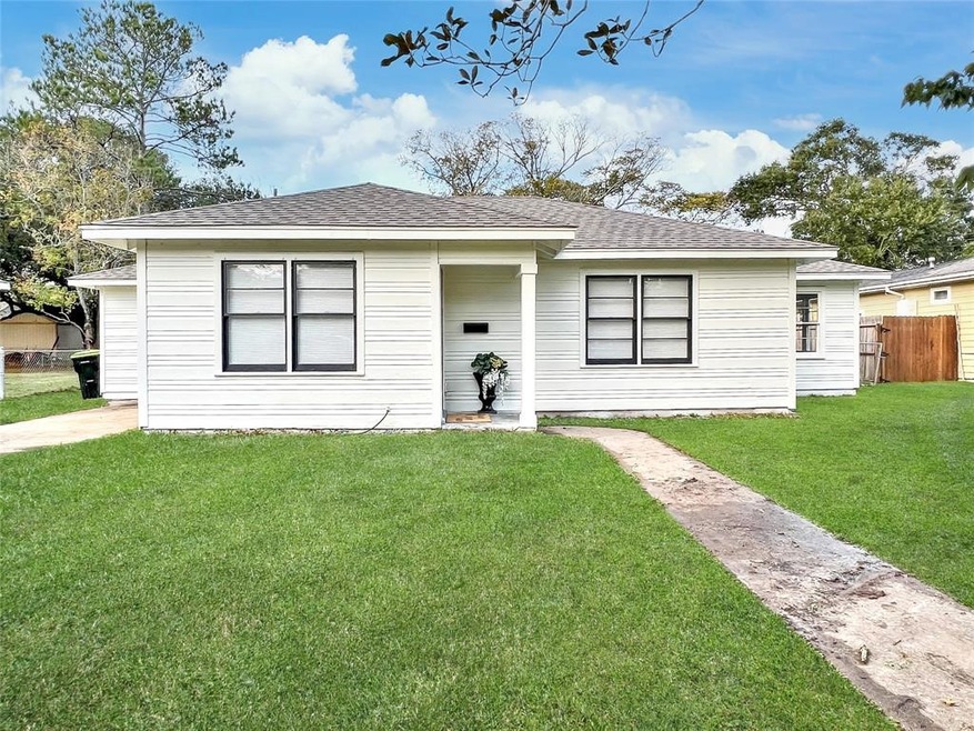 3213 12th St, Bay City, TX 77414 - photo 1