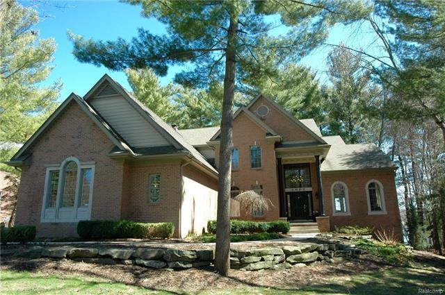 Welcome home to your waterfront showcase in Living