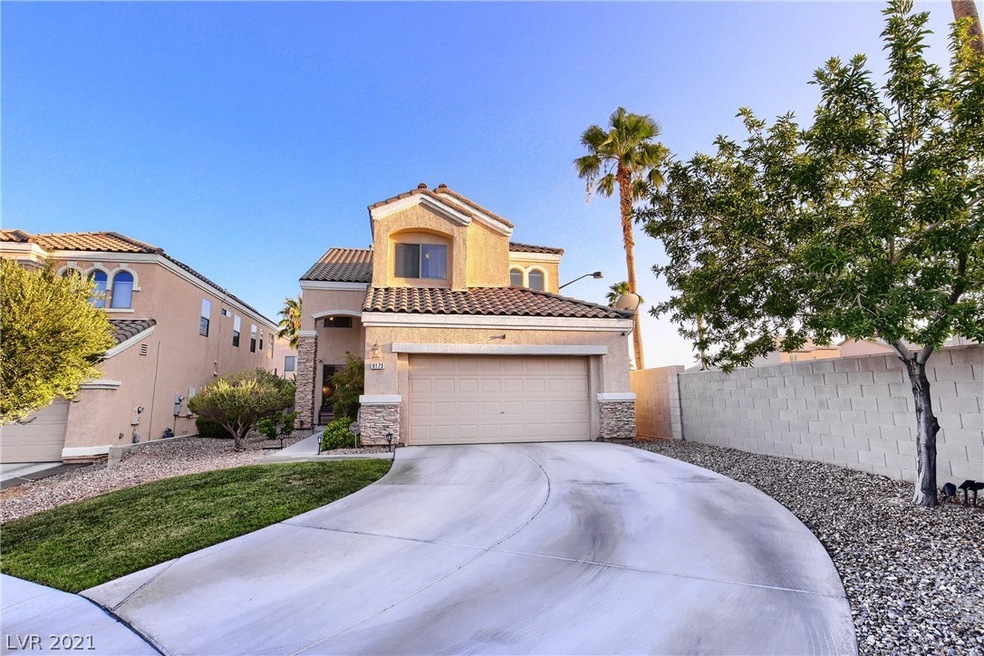 Front of home. Check out that long driveway!