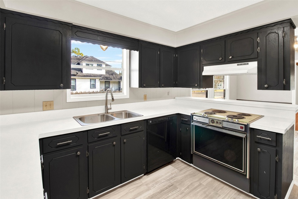 Kitchen/Breakfast Combo