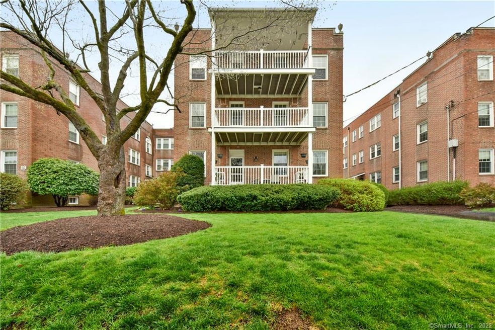 21 Robin Rd unit B1, West Hartford, CT 06119 - photo 1