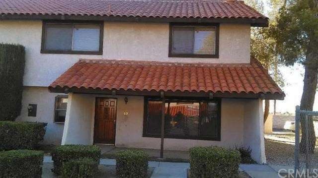 16760 Green Tree Blvd unit 17, Victorville, CA 92395 - photo 1