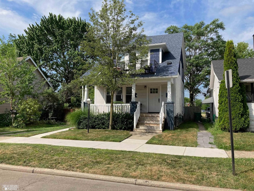 1363 Wayburn St, Grosse Pointe, MI 48230 - photo 1