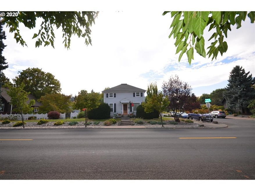 420 W 10th St, the Dalles, OR 97058 - photo 1