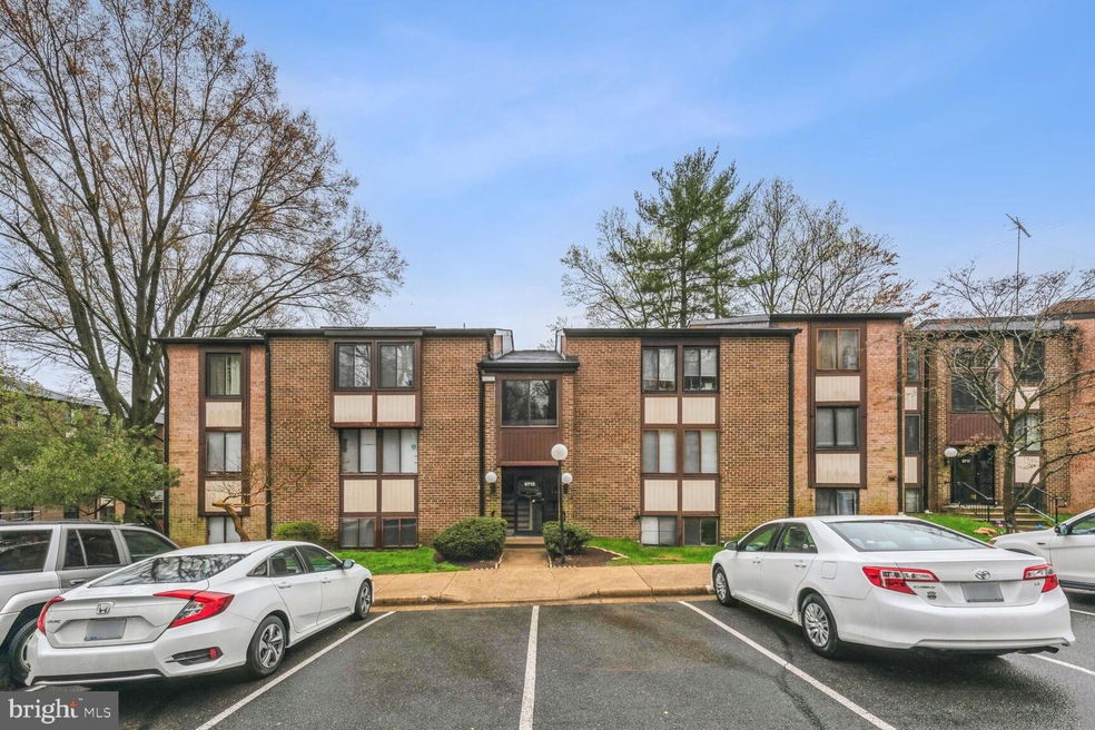 9715 Kings Crown Ct unit 2, Fairfax, VA 22031 - photo 1