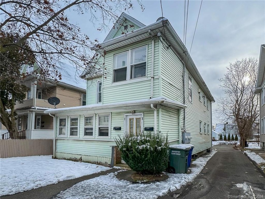 729 Brewster St unit 3rd fl, Bridgeport, CT 06605 - photo 1