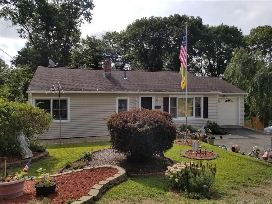 302 Pearl Lake Rd, Waterbury, CT 06706 - photo 1