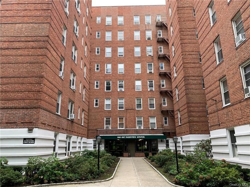 McCorkle Cooperative Apartments unit 1L, Bronxville, NY 10708 - photo 1