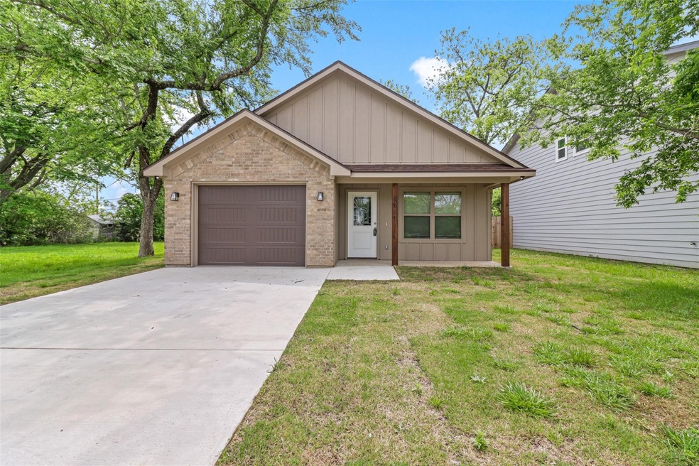 808 W Walker St, Denison, TX 75020 - photo 1