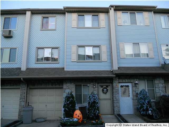 17 Candon Ct, Staten Island, NY 10309 - photo 1