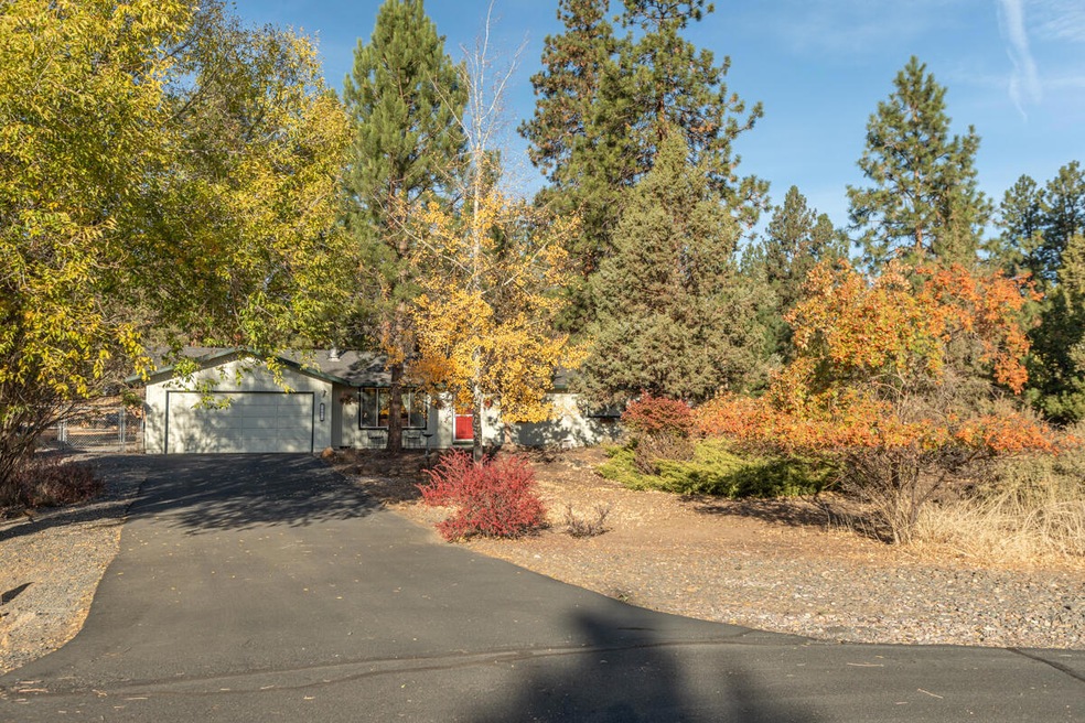 20676 Whitecliff Cir, Bend, OR 97702 - photo 1