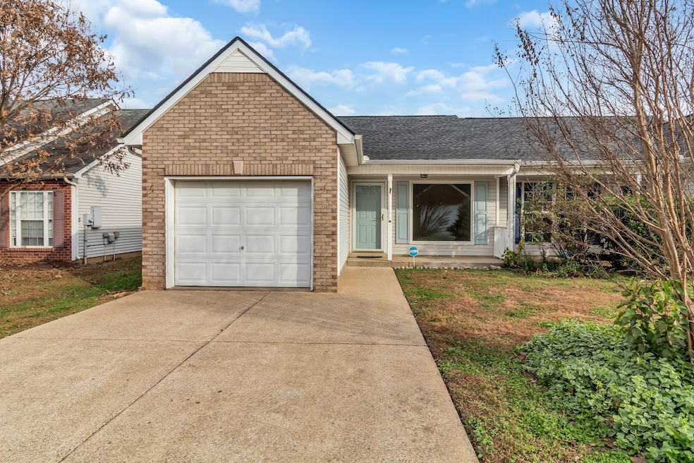 1631 Beaconcrest Cir, Murfreesboro, TN 37128 - photo 1