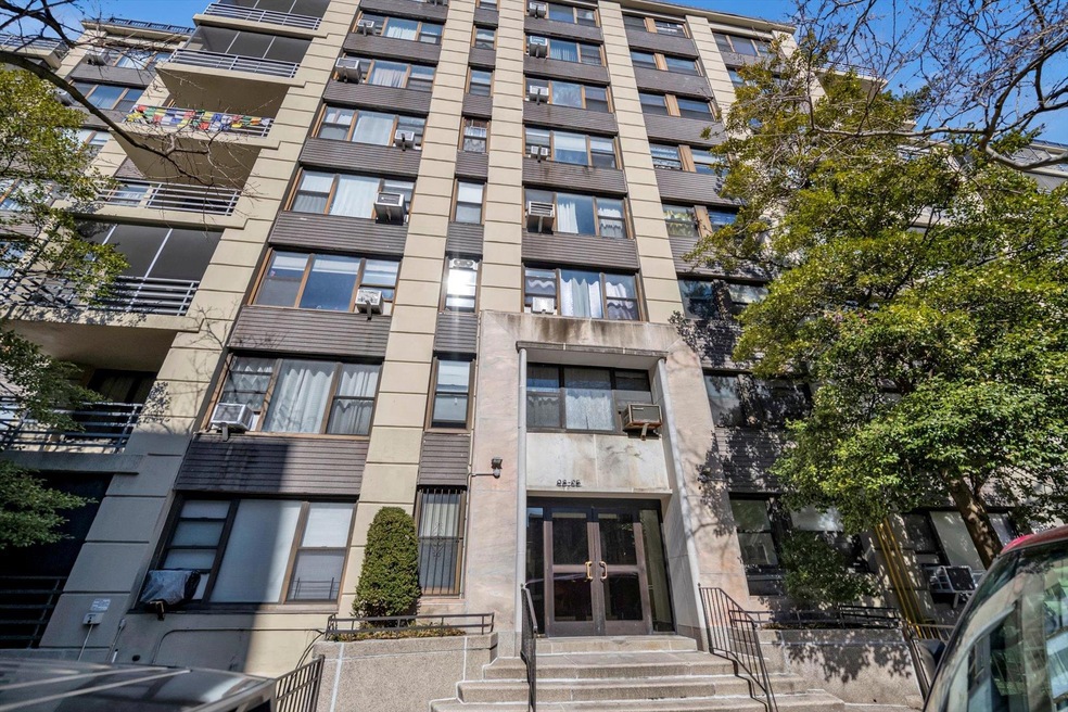98-25 64th Rd unit 4G, Rego Park, NY 11374 - photo 1