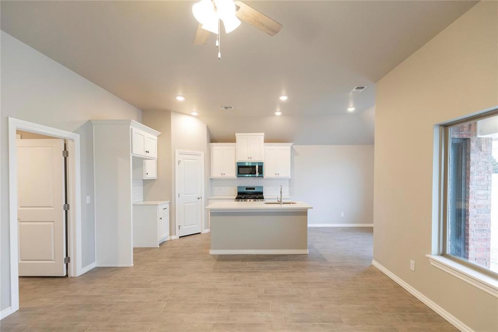 3909 Lynne Ave, Edmond, OK 73012 - photo 1