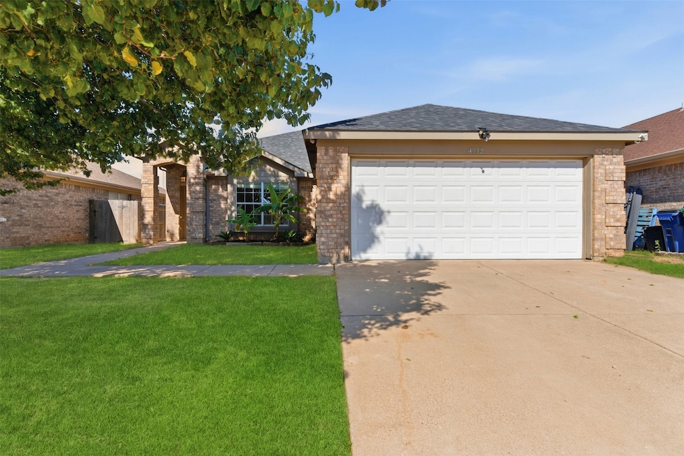 4712 Topaz Ln, Granbury, TX 76049 - photo 1