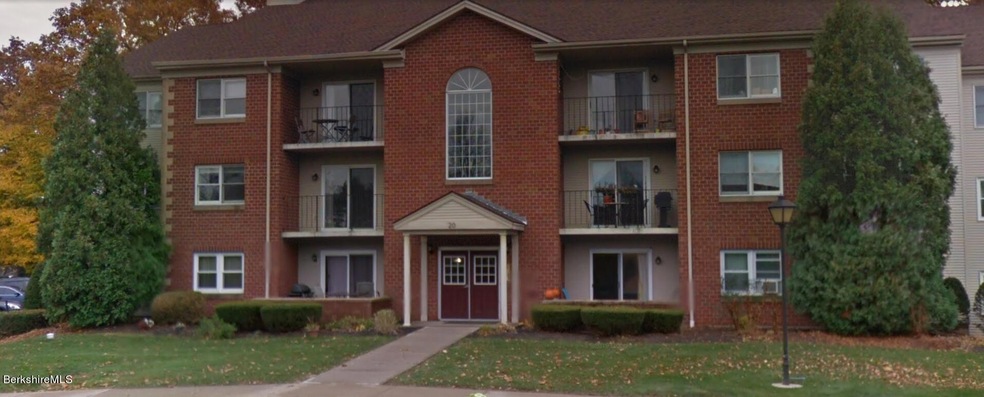20 Maple Crest Front View