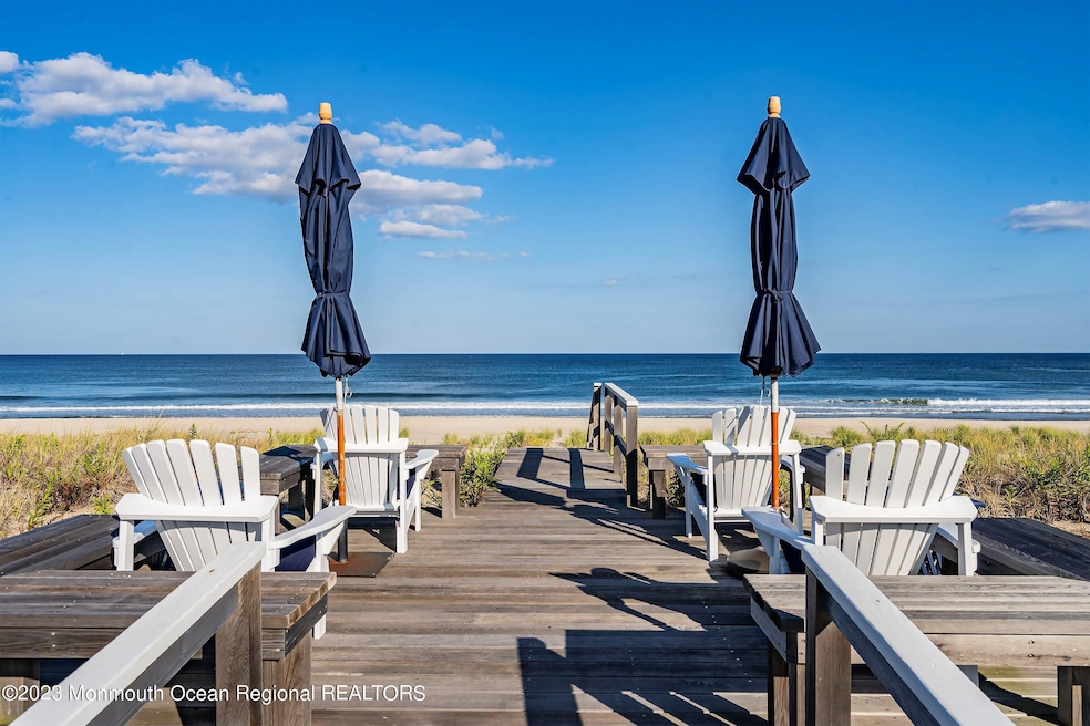01-Beach Deck 11