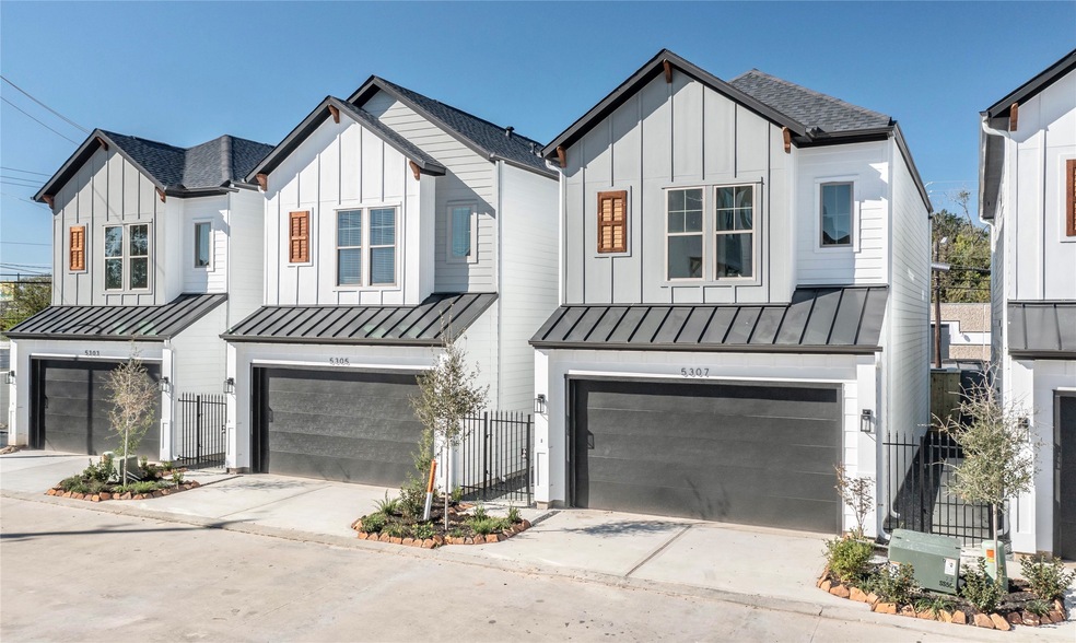 5305 Creekmont Oaks Ln, Houston, TX 77091 - photo 1