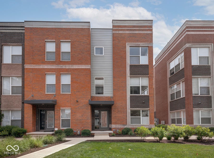 738 Pierson St, Indianapolis, IN 46204 - photo 1