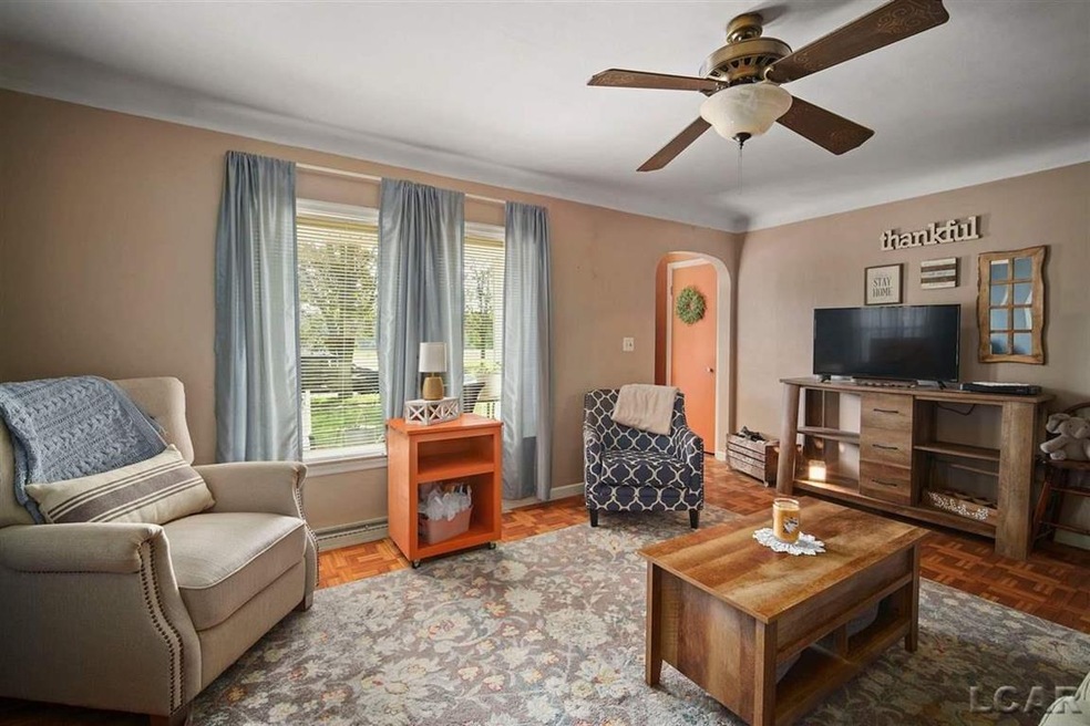 512 S Mckenzie St, Adrian, MI 49221 - photo 1