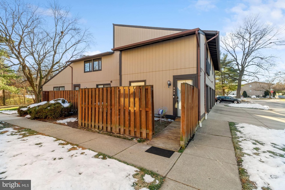 592 Glen Ct unit 37D, Glen Burnie, MD 21061 - photo 1