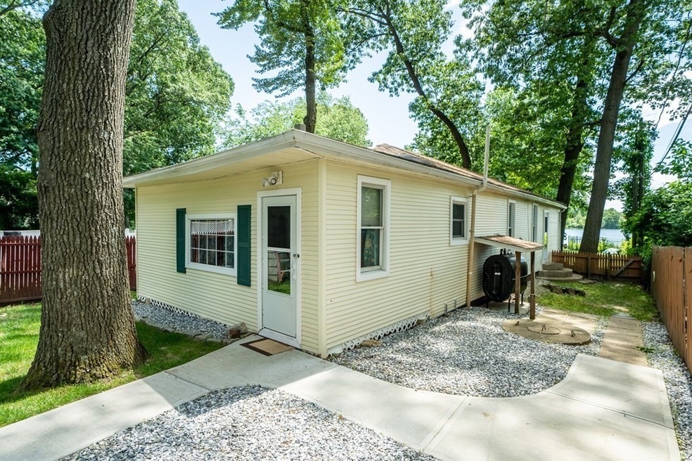 33 Glenmore St, Springfield, MA 01129 - photo 1