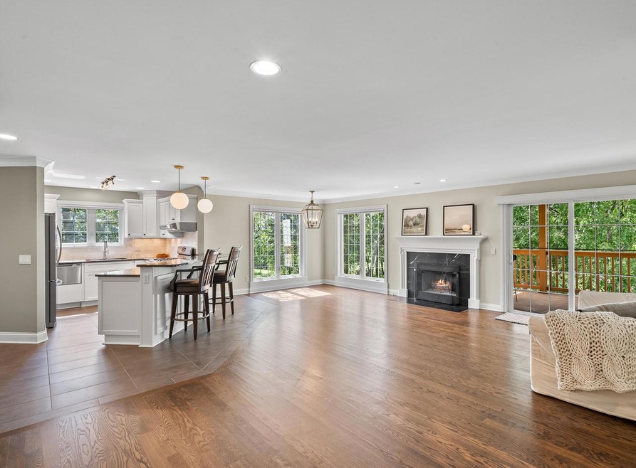 1035 Lakeland Dr-16