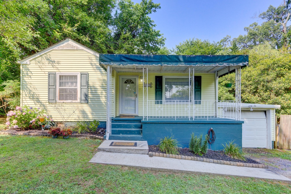 2819 Maxwell St.