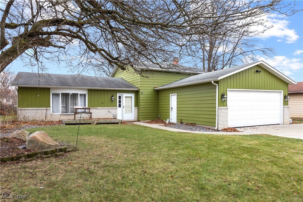 1711 N Nantucket Dr, Lorain, OH 44053 - photo 1