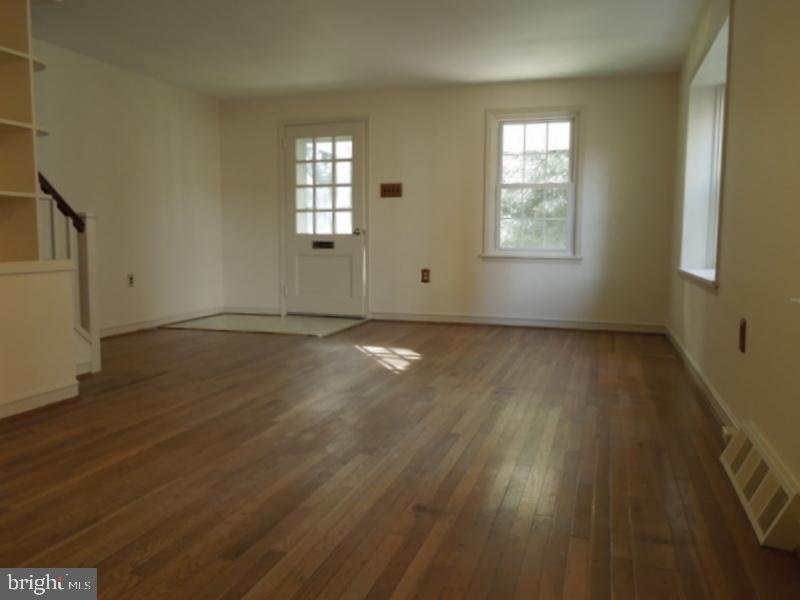 1133 Jamaica Rd, Lancaster, PA 17602 - photo 1