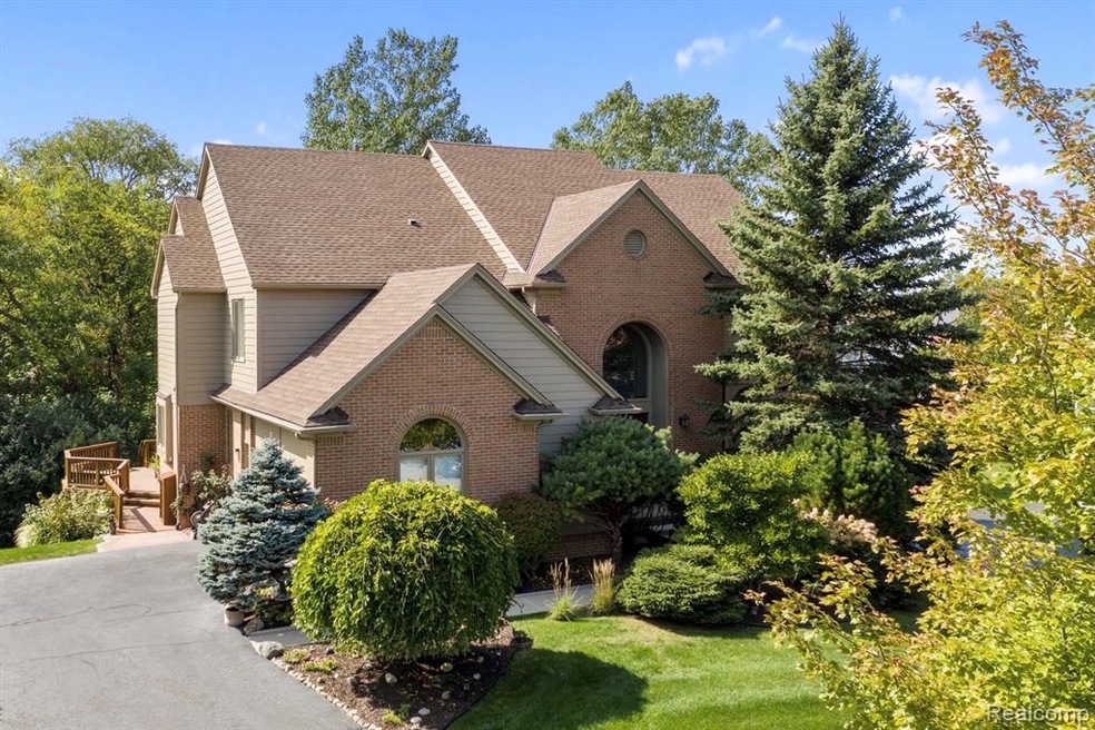6860 Queen Anne Ct, West Bloomfield, MI 48322 - photo 1