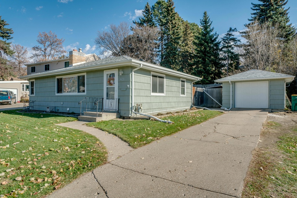 821CrescentLn_0028