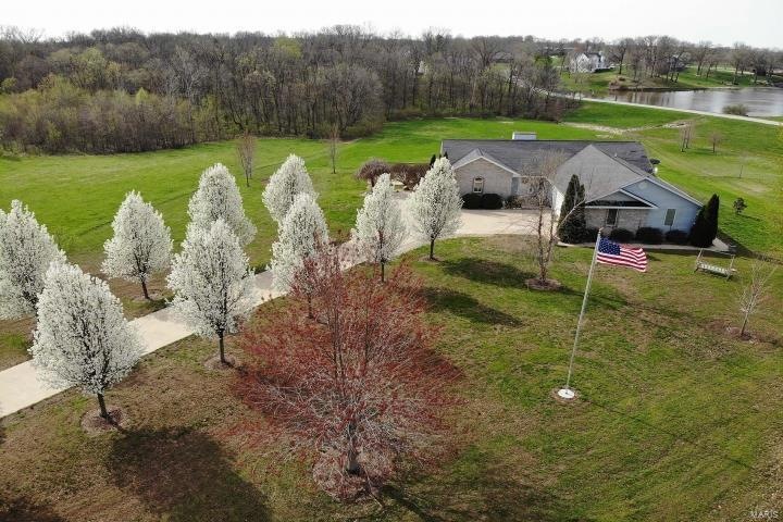 3.2 ACRES---LAKE VIEW---IN-GROUND POOL---WALKOUT B