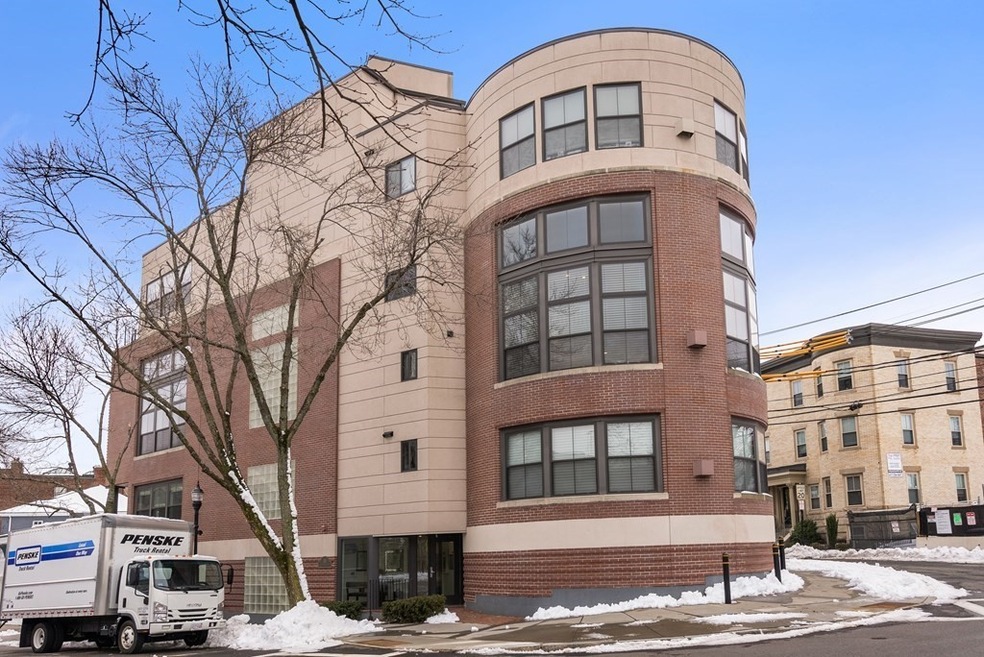 55 Station St unit 2A, Brookline, MA 02445 - photo 1